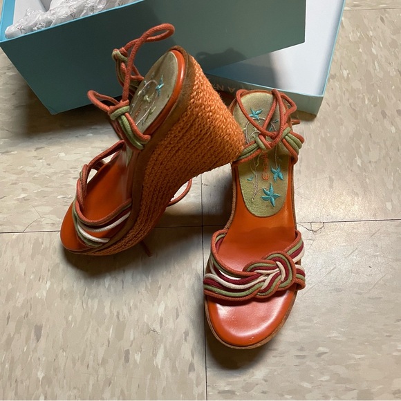 Exchange By Charles David 4” Platform Gladiator Strappy Wedge Sandal, Size 5.5 M - Picture 4 of 6